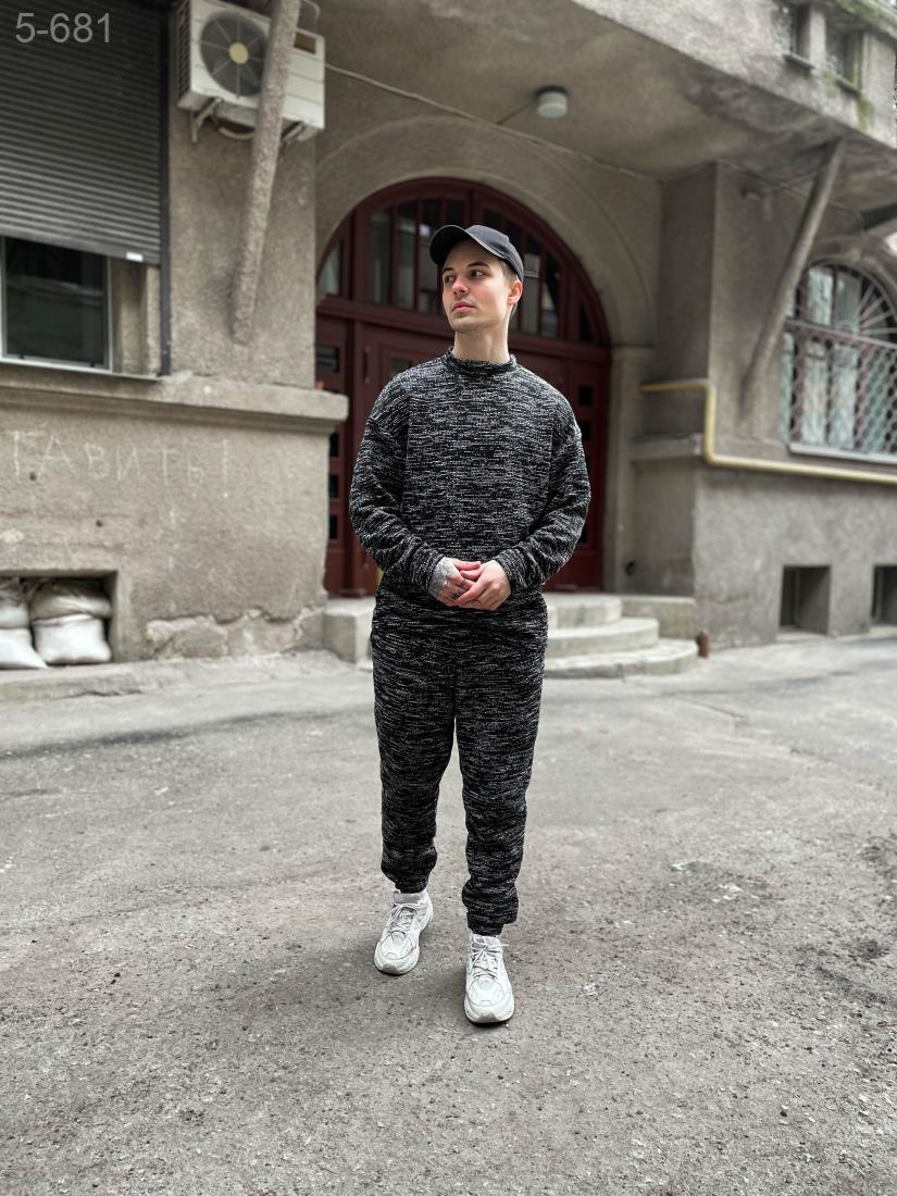 Чорний однотонний спортивний костюм двійка Чорний однотонний спортивний костюм двійка